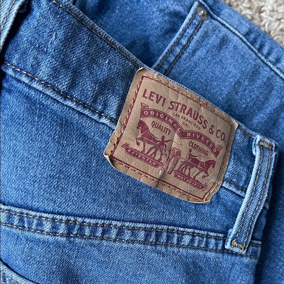 Levi’s High Waist Taper Jeans - Picture 7 of 8